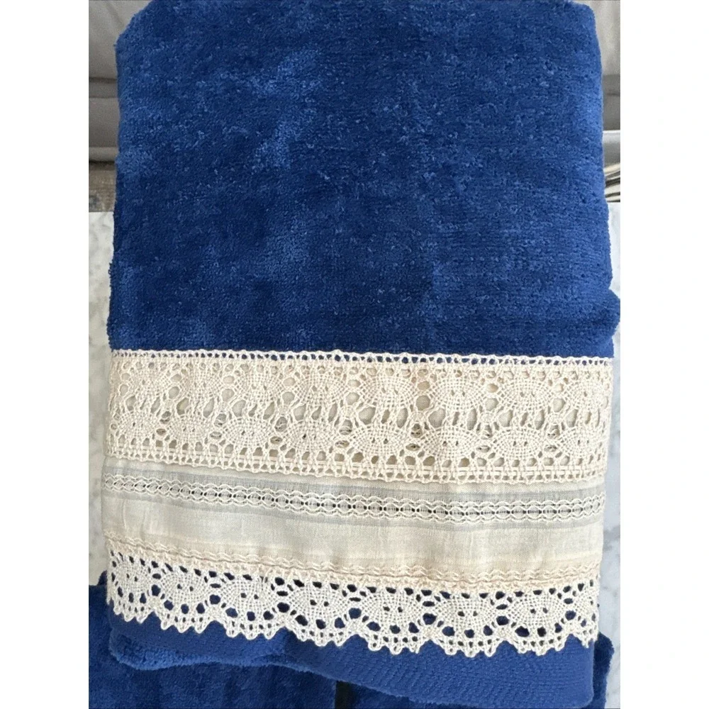 VTG The Bathworks 7 Piece Towel Set Navy Cream Crochet Lace Band USA